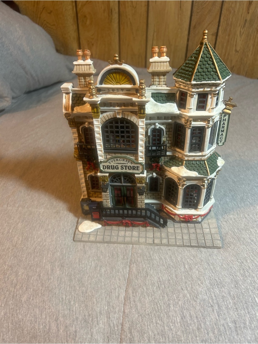 Lemax Evergreen Drug Store Decorative Village Building - Green, White, Gold